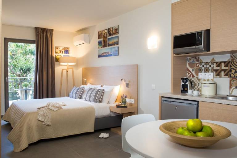 Children-friendly lovely serviced apartment with barbecue, yard & pool | Perfect for remote work | Pets are welcome — photo 2