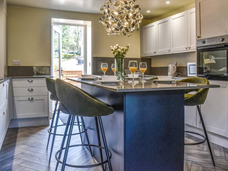 Cottage with garden & patio — photo 4