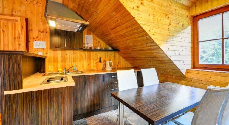 Lodge with BBQ, garden & terrace | Pet-friendly — photo 2