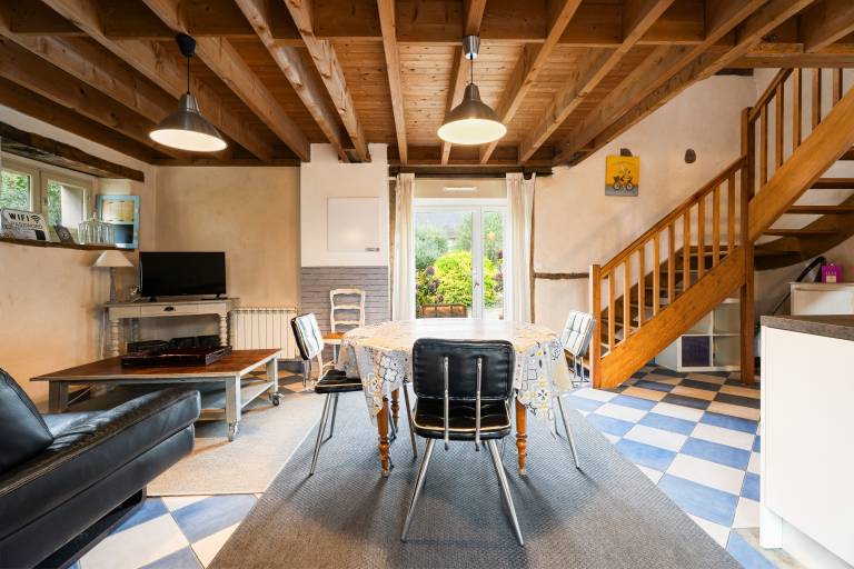 Vacation home with patio, BBQ & garden — photo 3