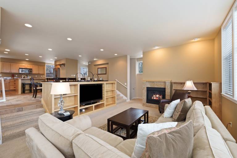 Children-friendly nice house with pool, grill & hot tub | Pets allowed in Redmond, OR
