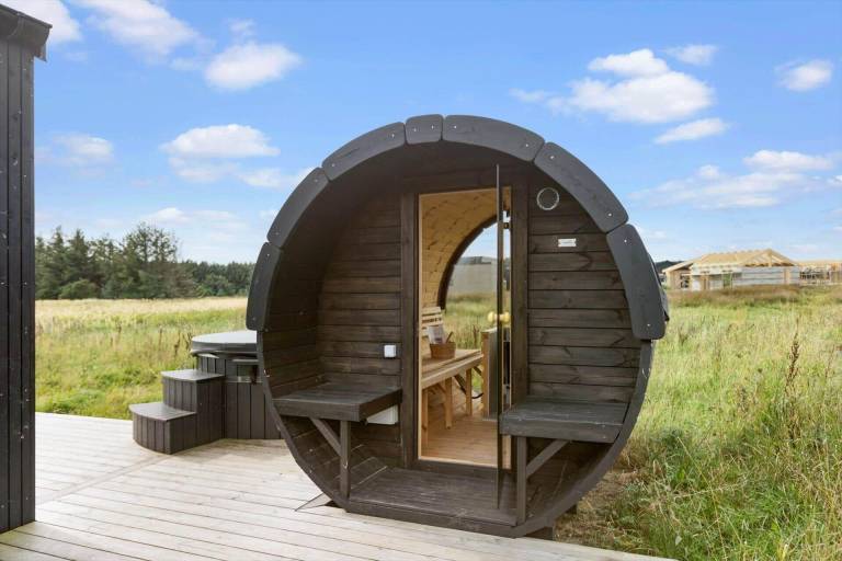 Vacation home with terrace, sauna & barbeque — photo 2