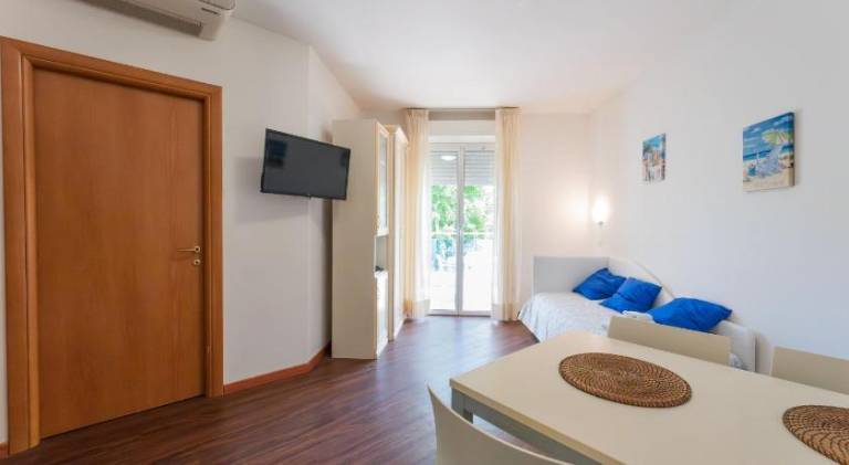 Serviced apartment with terrace & jacuzzi — photo 4