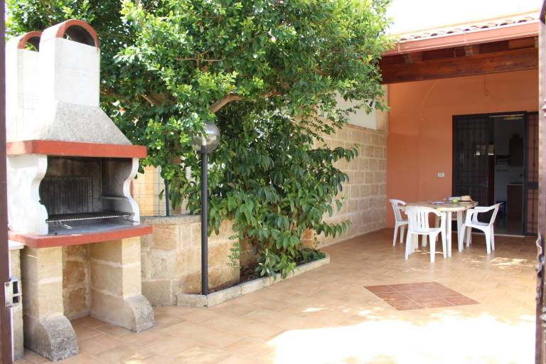 House with patio, grill & yard — photo 3
