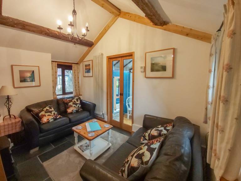 Family-friendly pleasant cottage with pool & garden | Pets allowed — photo 3