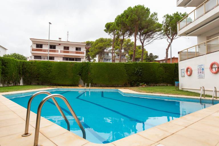 Pleasant holiday apartment with terrace, pool & yard | Close to the beach | Pet-friendly — photo 5
