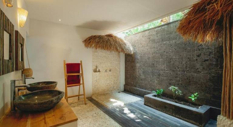 Villa with pool — photo 5