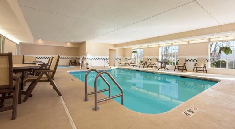 Country Inn & Suites by Radisson, Clinton, IA — photo 2