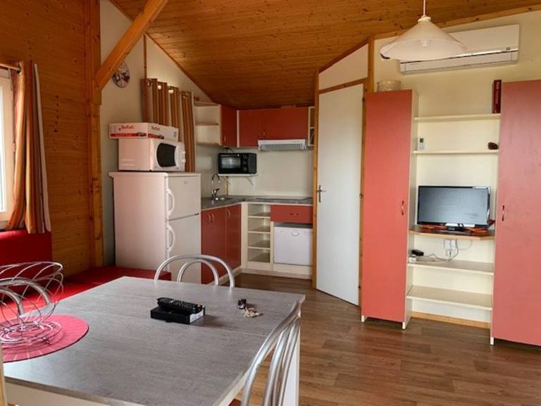 Air-conditioned chalet for 6, quiet with pool and parking — photo 3