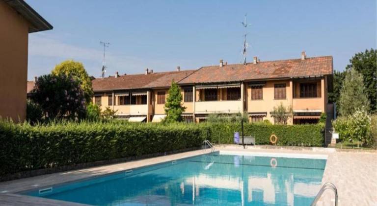 Apartment with pool in Pozzolengo