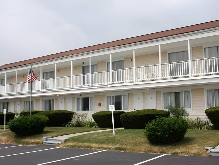 The Shore House in Rho