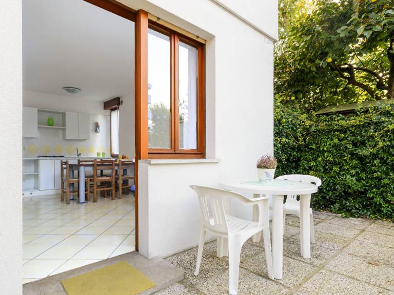 Holiday apartment with garden & terrace — photo 3