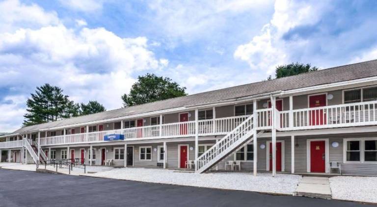 Travelodge by Wyndham Great Barrington Berkshires — photo 2
