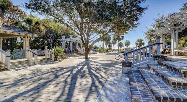 Vacation home with pool — photo 3