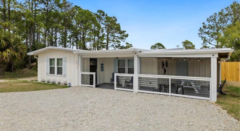 Sea Breeze House- 3 bd 2 ba 5 min walk to beach in Panama City
