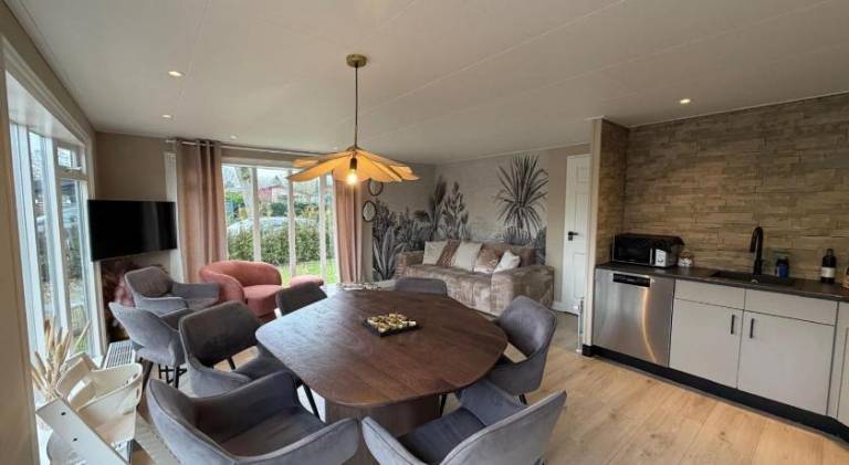 Luxe 8-Persoons Veluwe Wellness Chalet met Prive Jacuzzi & Sauna - Gemeenschappelijk Zwembad - Voort — photo 3
