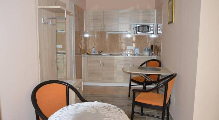 Varga Apartman Heviz — photo 4