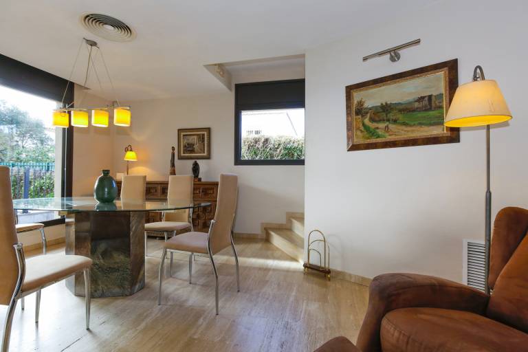 Family-oriented villa with barbecue, yard & private pool | Pets are welcome — photo 4