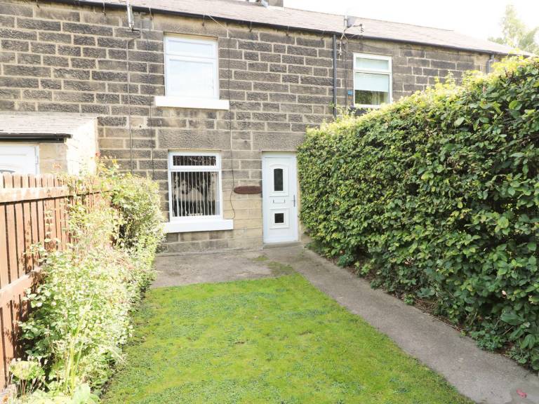 Family-friendly lovely cottage with yard | Pets allowed in Bakewell