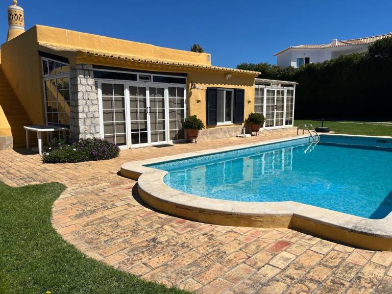 Fully equipped vacation home with fast internet, barbeque & garden | Beach nearby | Perfect for remote work | Pets allowed in Lagos