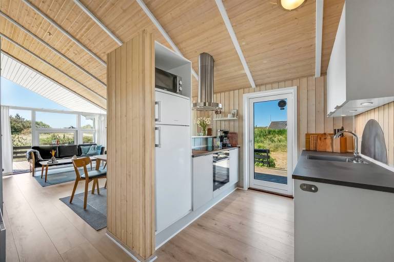 Fully equipped vacation home with sauna, terrace & hot tub | Pets allowed — photo 3