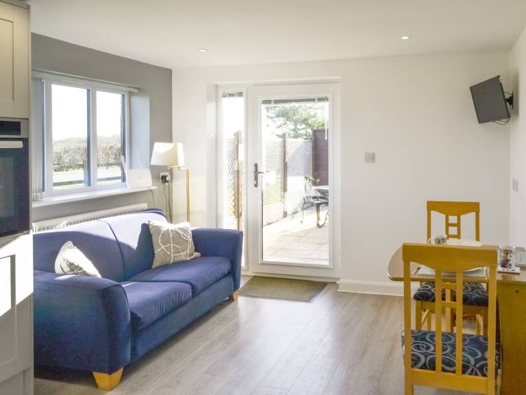 Child-friendly lovely cottage with garden | River view | Dogs allowed — photo 4
