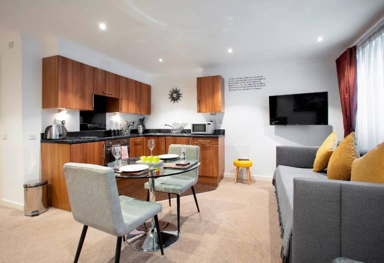 Beautiful serviced apartment | Next to Edinburgh Castle | Suitable for remote work | Pet-friendly — photo 4