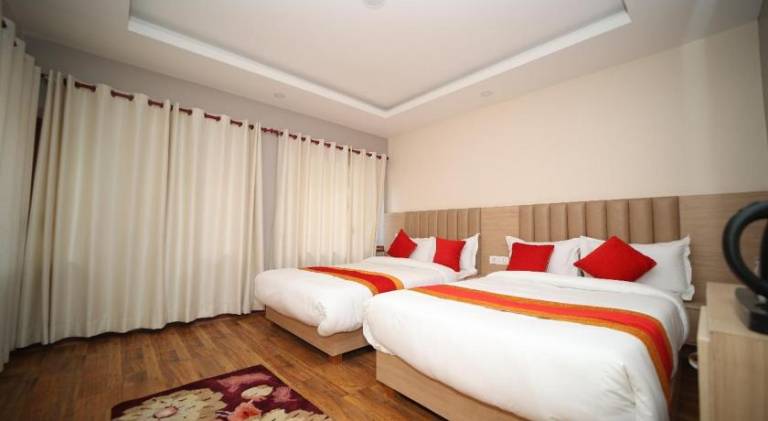 Redstone Regency Hotel — photo 2