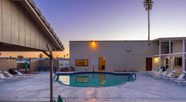 Vacation home with jacuzzi & pool | Pets allowed — photo 5