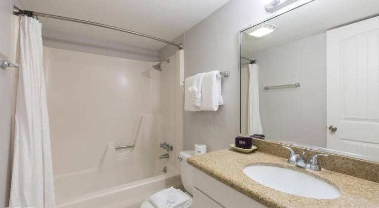 House with jacuzzi — photo 2
