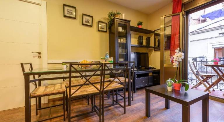 RamblasRentals Cozy Renovated 2BR with Balcony Lift 20M Rambla - Parking - Wifi — photo 3
