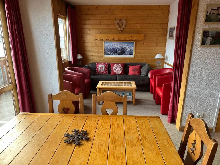 Duplex Apartment in Meribel Mottaret with Mountain Views, Near the Slopes — photo 3