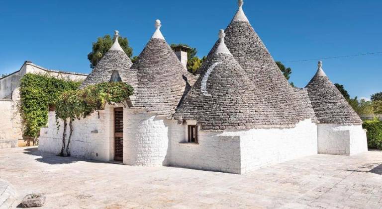 Lovely vacation home with pool, barbeque & jacuzzi | Pets allowed in Alberobello