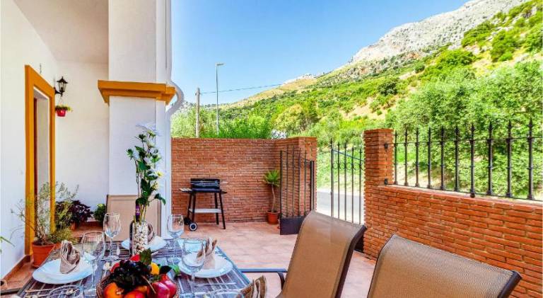 Fully equipped lovely vacation home with patio, private pool & barbecue | Pets are welcome — photo 4
