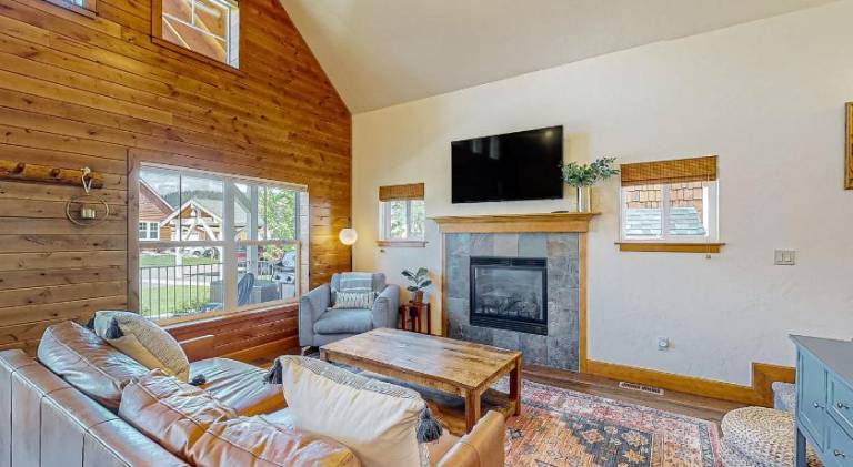 Vacation home with jacuzzi | Pets allowed in Sandpoint, ID