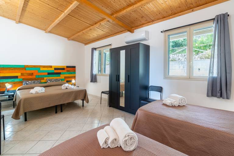 Studio 'Mandarino - Fiumara Val Di Noto' with Mountain View, Wi-Fi and Air Conditioning in Syracuse
