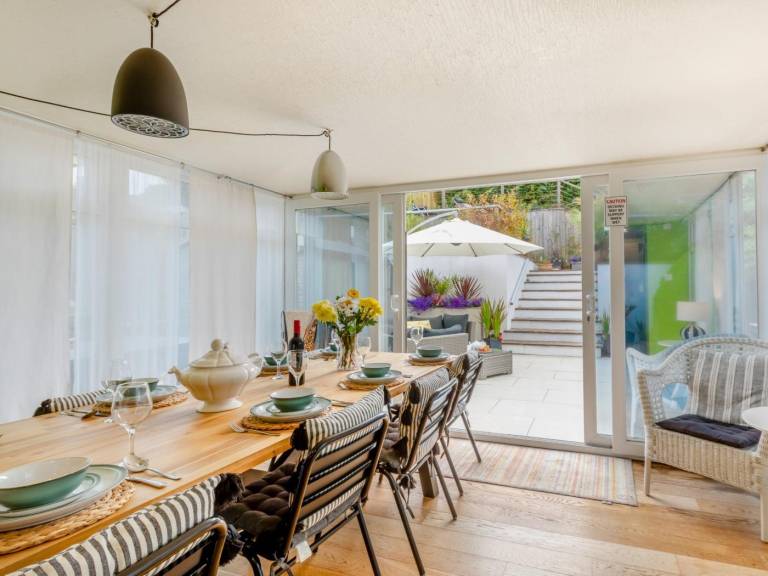 Cottage with BBQ & yard | Water view — photo 4