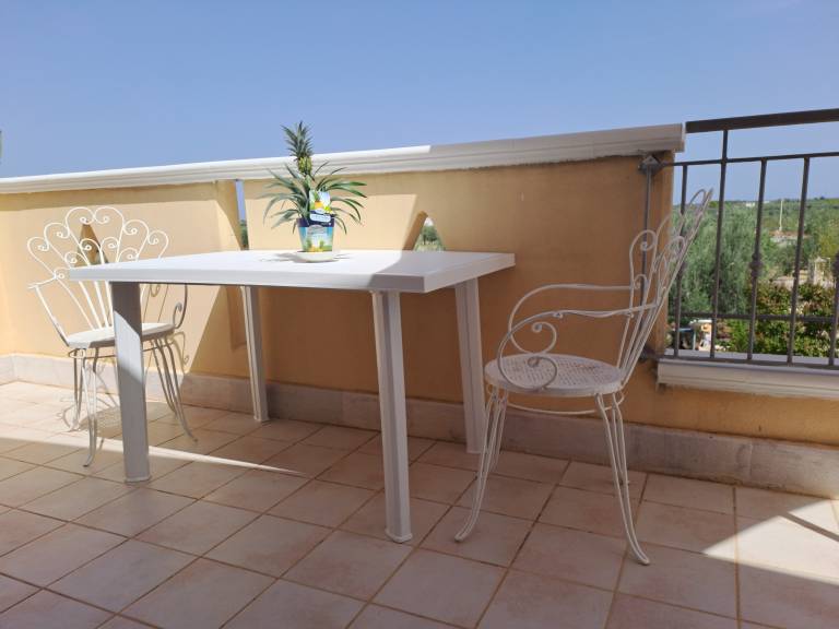 Holiday apartment with patio, barbeque & yard — photo 3