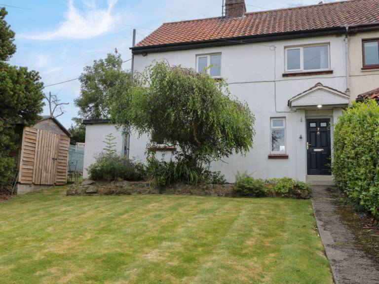 Child-friendly pleasant cottage with yard | Beach view | Pets allowed — photo 3