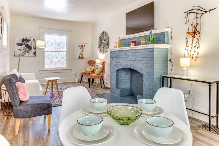 3 Mi to Dtwn Indy Pet Friendly Home w Backyard