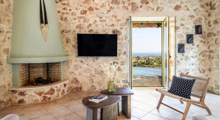 Fully equipped villa with patio, private pool & yard | Pet-friendly — photo 2