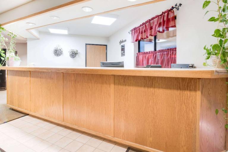 Days Inn by Wyndham Sturgis — photo 4