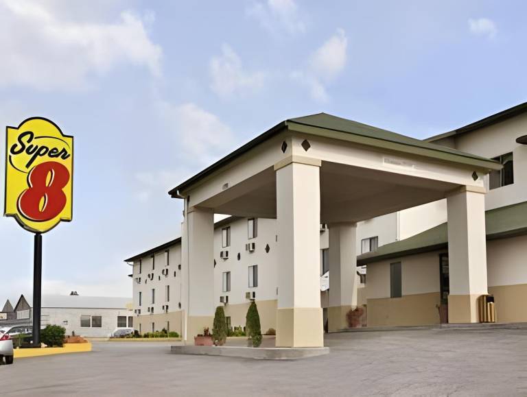 Super 8 By Wyndham Dodge City in Dodge City, KS