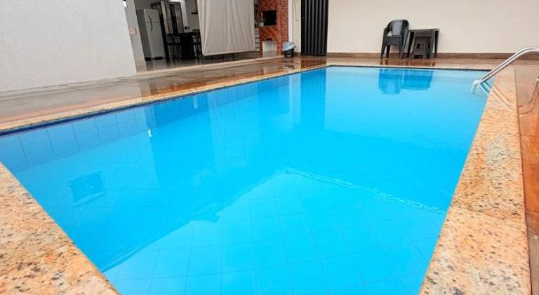 House with pool — photo 3