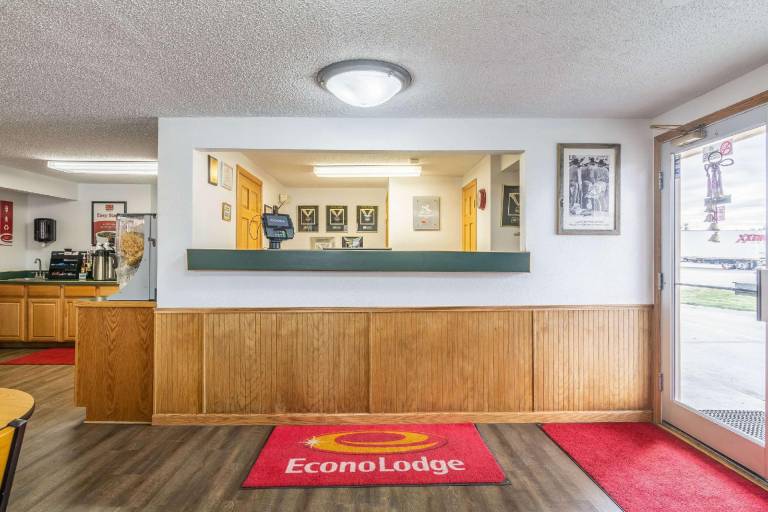 Econo Lodge Miles City I-94 — photo 4