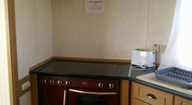 Sealands Canberra 6 Berth Central Heated Access to the beach — photo 4