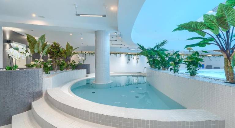 Holiday apartment with hot tub, sauna & pool | Pet-friendly — photo 2