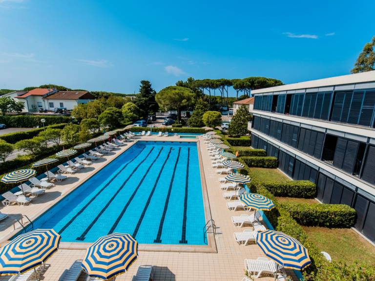 Apartment with garden, pool & terrace — photo 2
