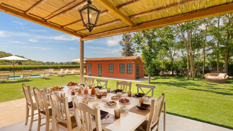 Villa with barbeque, private pool & yard | Garden view — photo 2