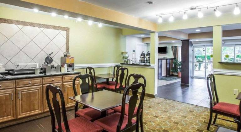 Quality Inn Greenwood Hwy 25 — photo 5